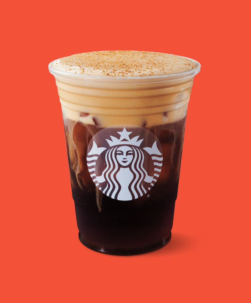 La Pumpkin Cream Cold Brew est la première nouvelle boisson épicée à la citrouille de Starbucks depuis 16 ans.