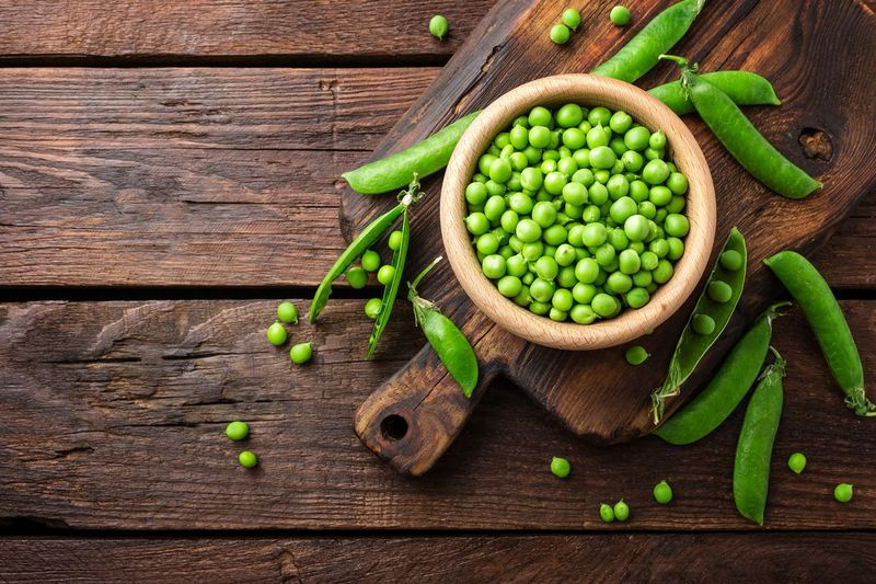 Les pois verts ne sont pas des légumes, mais des légumineuses, comme les haricots, les pois chiches et les lentilles.