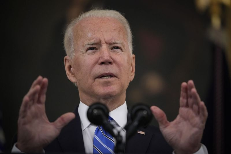 President Joe Biden spreekt over het economische herstel van de natie te midden van de COVID-19-pandemie in de State Dining Room van het Witte Huis op 19 juli 2021. Hij zei ook dat Facebook meer zou moeten doen aan de politie verkeerde informatie over vaccins