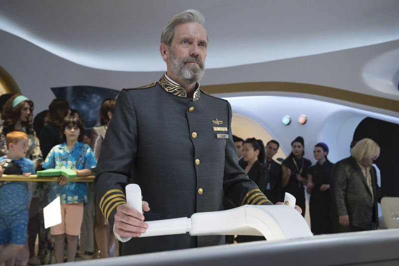 Hugh Laurie spiller kaptajnen på et krydstogtskib i rummet på Avenue 5.