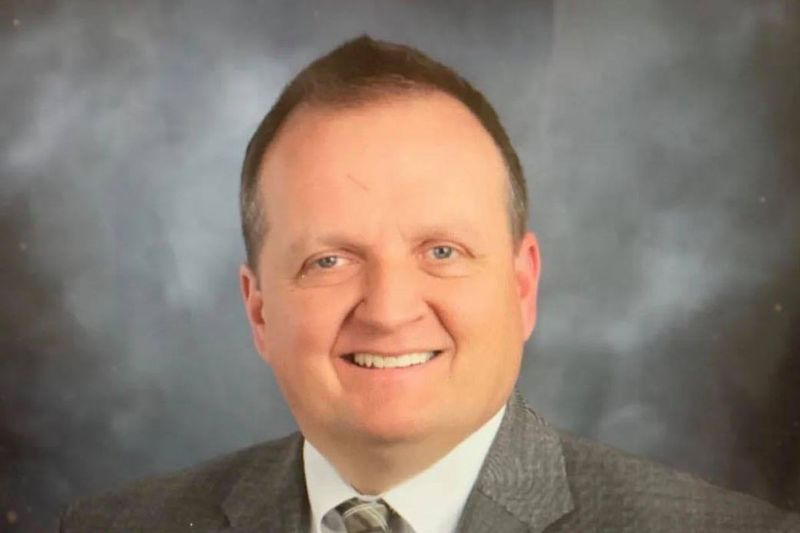 Sorento osariigi advokaat Thomas DeVore kandideerib Illinoisi apellatsioonikohtusse.