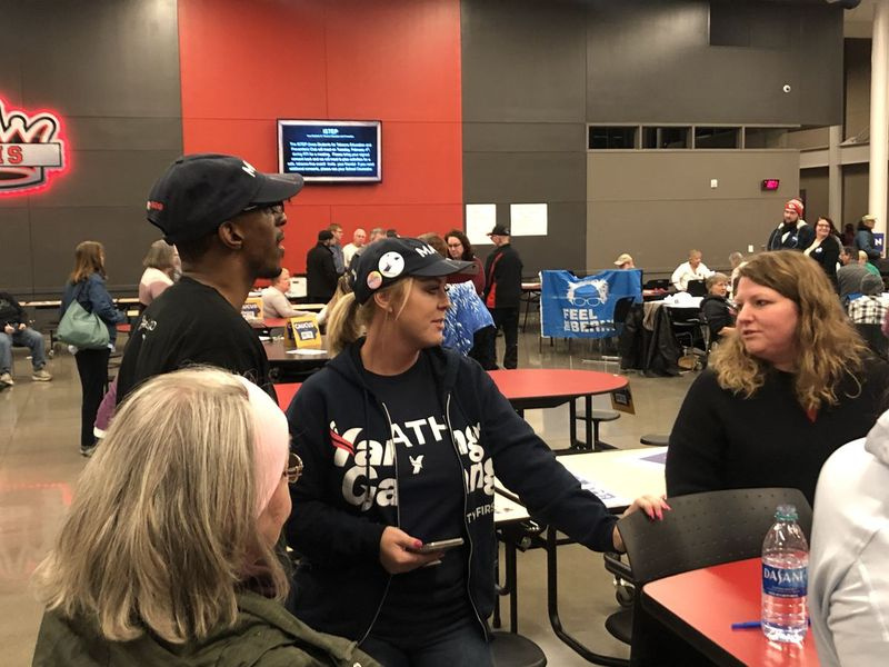 Andrew Yang, capitão da delegacia, Melissa Franzen.