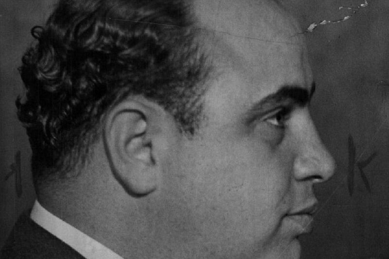 Al Capone, Jis savo būstinės miestą Ciceroną laikė savo. Jis važiavo šarvuotu automobiliu. Asmens sargybiniais jis turėjo daugybę ginkluotų vyrų.