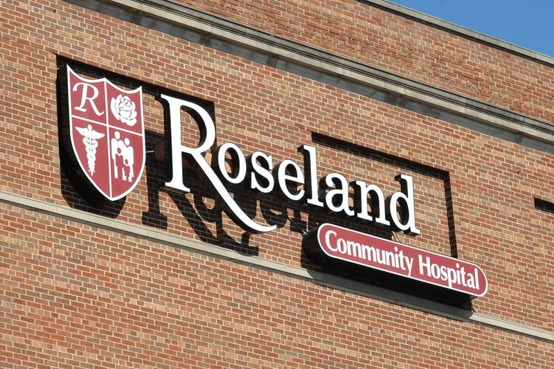 Roseland Community Hospital, 45 W. 111th St., har meddelat att de planerar att avbryta tjänsterna på sin enhet för beteendevård för ungdomar.