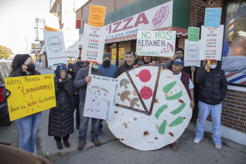   Arise Chicago は、Gage Park で Naty's Pizza を訴えている配達ドライバーとの記者会見を開きます。