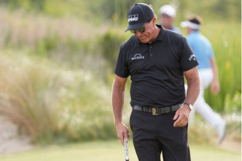 Phil Mickelson schoss am Samstag einen 2er unter Par 70 und ging mit einem Schlag in die Endrunde der PGA Championship in Kiawah Island, S.C.