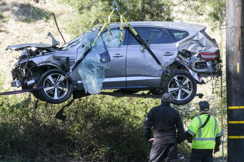 Tiger Woods kørte 84 til 87 mph på en ned ad bakke vejstrækning uden for Los Angeles, der havde en hastighedsgrænse på 45 mph, sagde Los Angeles County Sheriff Alex Villanueva.