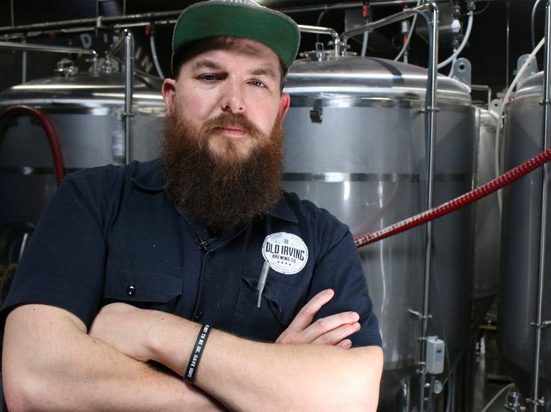 Sládok Trevor Rose-Hamblin zo spoločnosti Old Irving Brewing Co. | Brian Rich pre Sun-Times