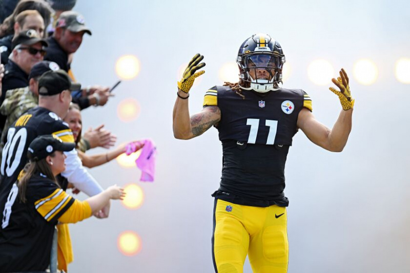  Bears získali v utorok od Steelers široký prijímač Chase Claypoola.