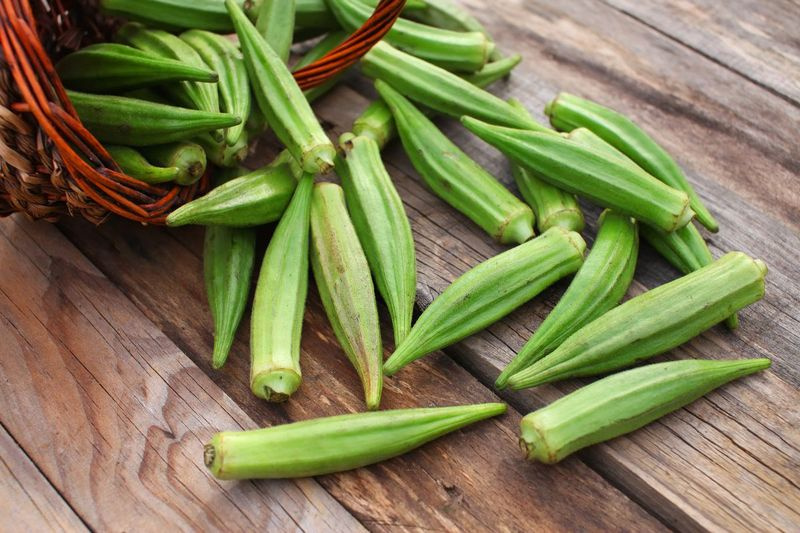 Okra bekämpft H. pylori und kann vor Darmgeschwüren schützen. | THINKSTOCKIMAGES.COM