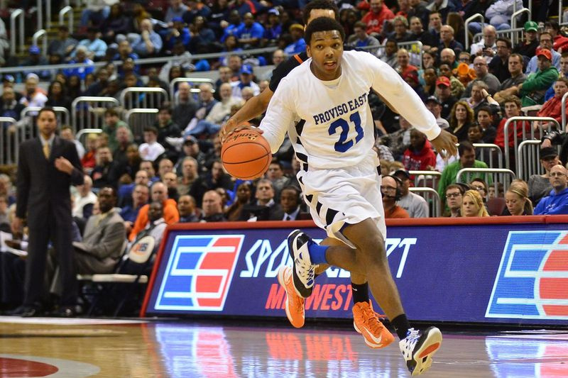 Sterling Brown von Proviso East bewegt den Ball gegen Edwardsville nach unten.