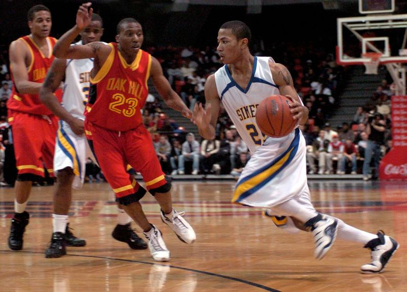 Simeon-Wächter Derrick Rose bläst von Oak Hill-Wächter Nolan Smith.