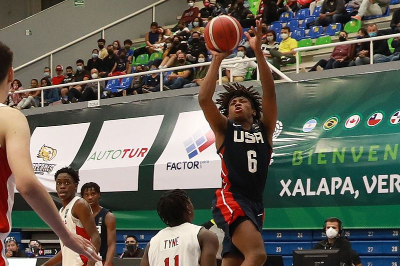 Jeremy Fears Jr. șutează împotriva Canadei weekendul trecut în semifinalele FIBA ​​Americas U16 de la Xalapa, Mexic.