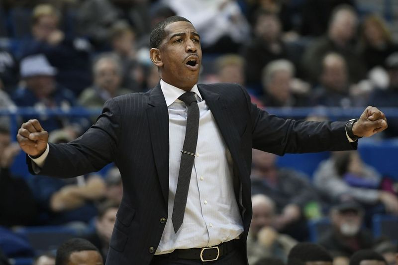 Były trener UConn, Kevin Ollie, będzie trenerem nowej ligi przeznaczonej dla najlepszych licealistów w koszykówce.
