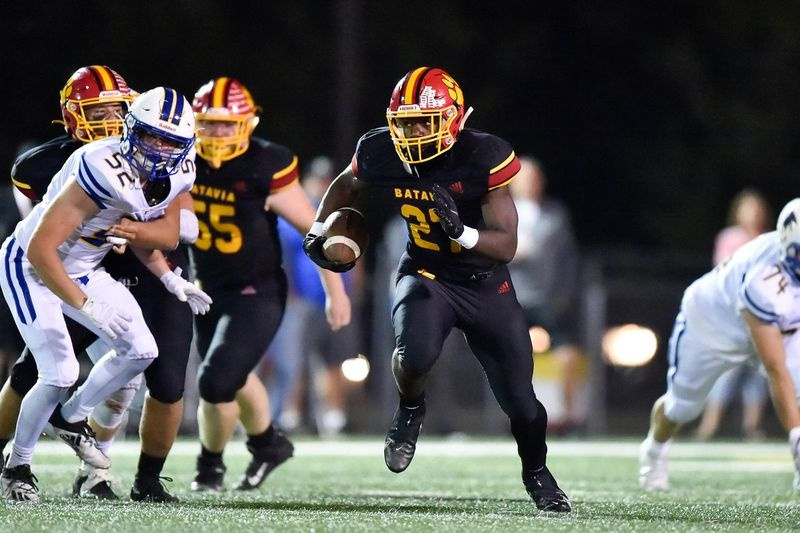 Batavias Jalen Buckley (27) kör bollen under matchen mot Wheaton North.