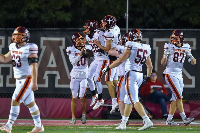 Vend Rice’i Jack Lausch (8) ja Luke Niksic (22) tähistavad Niksici touchdowni Maristi vastu.