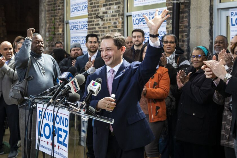   Ald. Ray Lopez annoncerer, at han stiller op til borgmesterposten i Chicago. Han offentliggjorde meddelelsen onsdag den 6. april 2022 på The Plant, 1400 W. 46th St., i hans Southwest Side-afdeling.