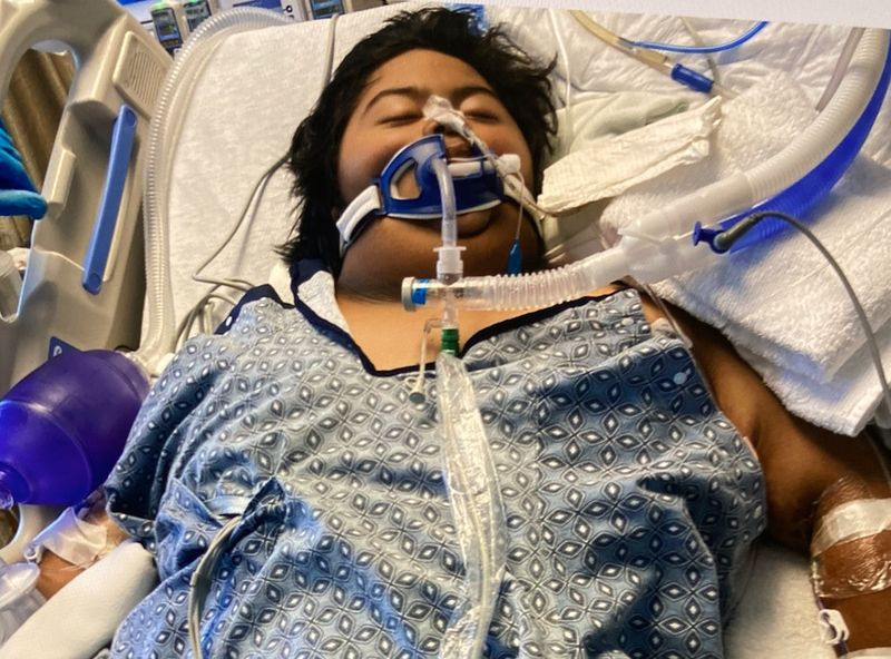 Alonso Moreira em ventilador após internação com COVID-19.