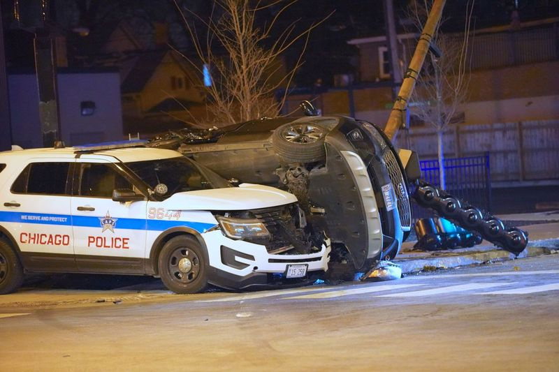 Vraket av en krasch 18 december 2019 mellan en Chicago poliskryssare och en Kia sedan vid Lawrence and Central Avenue i Jefferson Park. En konfidentiell rapport visade att 66 % av polisjakterna 2019 slutade i krascher.