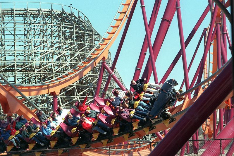 Raging Bull rullnokk, kui see esmakordselt avati 1999. aastal Gurnee osariigis Six Flags Great America