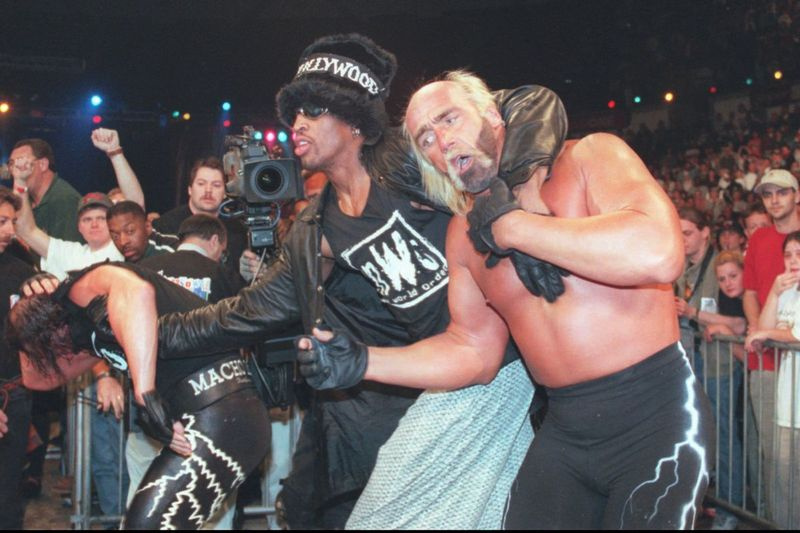 Salir con Hulk Hogan era uno de los pasatiempos favoritos de Dennis Rodman.