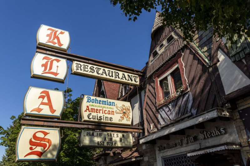   Restoran Klas, 5734 Cermak Rd. Ciceros, neljapäeval, 19. augustil 2019. Restoran tuli turule mais ja see võidakse lammutada ning sees olevatel seintel on Gennadi Gordevey seinamaalingud.
