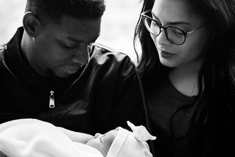 Myles a Precious Brady-Davisovi se svým novorozeným miminkem Zaynem, vyfotografovali ho Bella Baby.