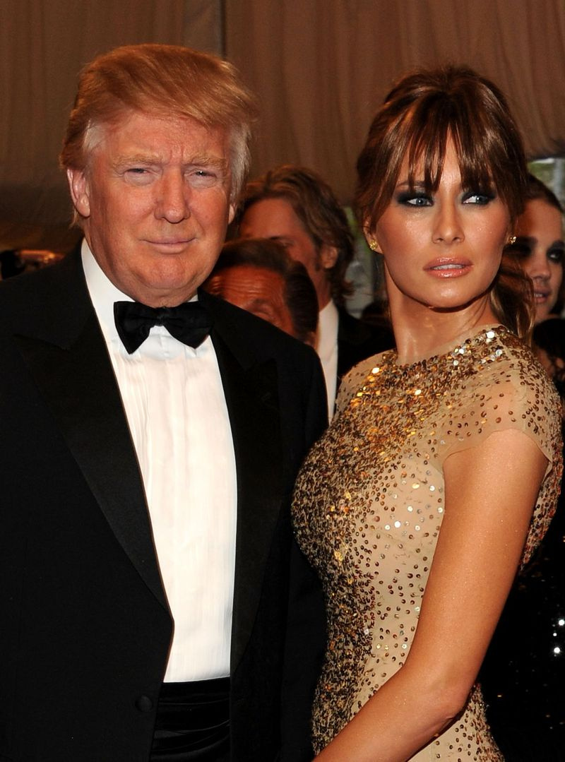 Доналд Трамп и Меланија Трамп-Трамп присуствују свечаности Алекандер МцКуеен: Саваге Беаути Цостуме Институте Гала у Музеју уметности Метрополитен 2. маја 2011. у Њујорку. | Ларри Бусацца/Гетти Имагес