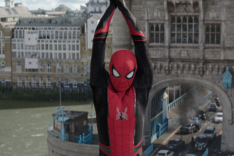 Žmogus-voras iškeliauja į Veneciją filme „Žmogus-voras: toli nuo namų“, kuriame Tomas Hollandas vaidina žiniatinklį sveriantį superherojų.