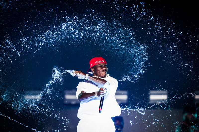 DaBaby vystupuje na pódiu počas Rolling Loud na Hard Rock Stadium 25. júla 2021 v Miami Gardens na Floride.
