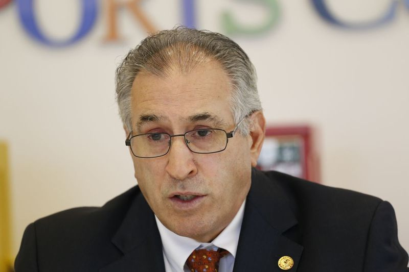 Ο πολιτειακός βουλευτής Marty Moylan από το Des Plaines έχει εισαγάγει ένα νομοσχέδιο που απαιτεί την απαγόρευση της πώλησης και της κατοχής όπλων εύκολης κατασκευής.| Αρχείο Rich Hein/Sun-Times
