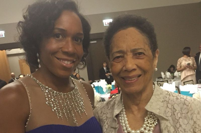 Il tenente governatore Julianna Stratton e sua madre, Velma Wiggins, sono morte nel 2016 di malattia di Alzheimer non diagnosticata fino a tre anni prima della sua morte. Ha portato Stratton a collaborare con l