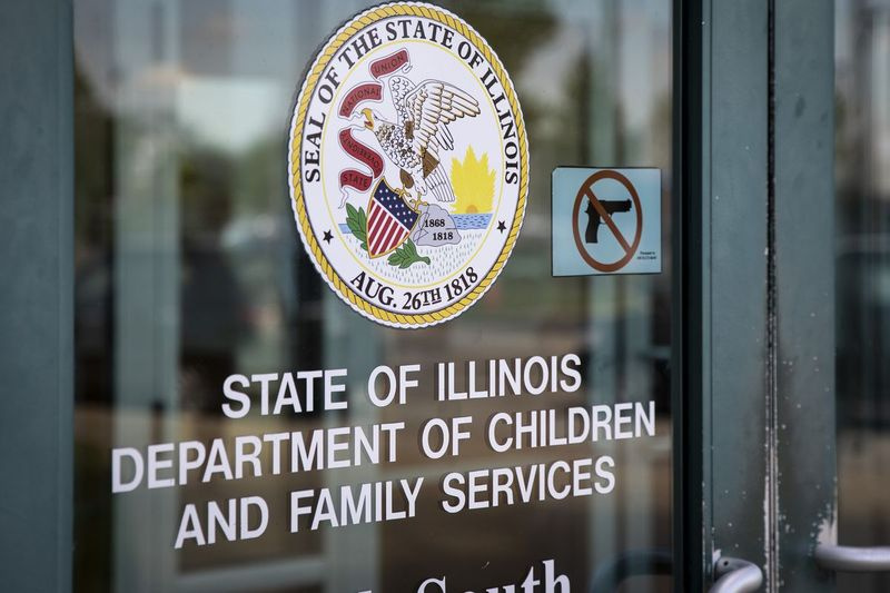 Las oficinas del Departamento de Servicios para Niños y Familias de Illinois, 6201 S. Emerald Drive.