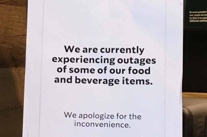 Ein Schild am Montag in einem Starbucks in 4558 N. Kedzie Ave.