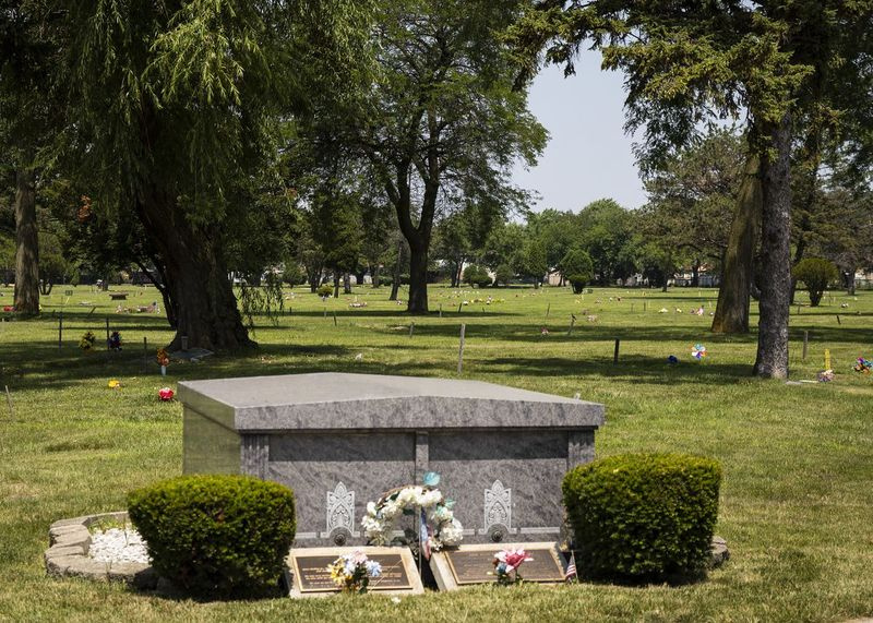 Burr Oak Cemetery, 4400 W. 127th St. Alsipis, teisipäeval, 9. juulil 2019.