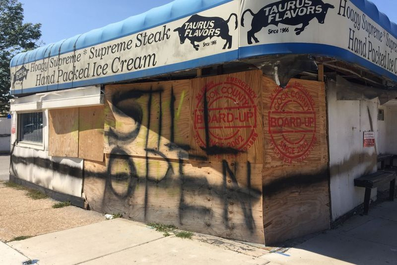 Taurus Flavours op 85th Street en Stony Island Avenue.