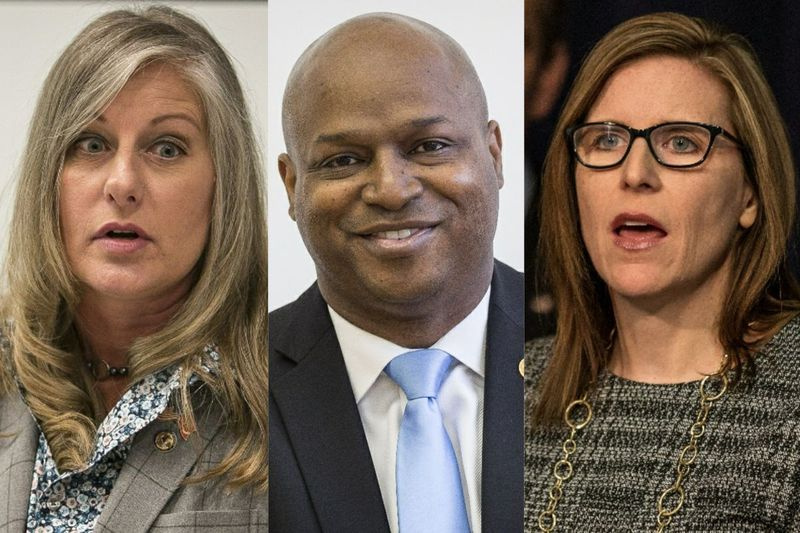 Wakil Negeri Stephanie A. Kifowit, kiri; Rep. negeri Emanuel Chris Welch, tengah, dan Rep. negeri Ann Williams, kanan.