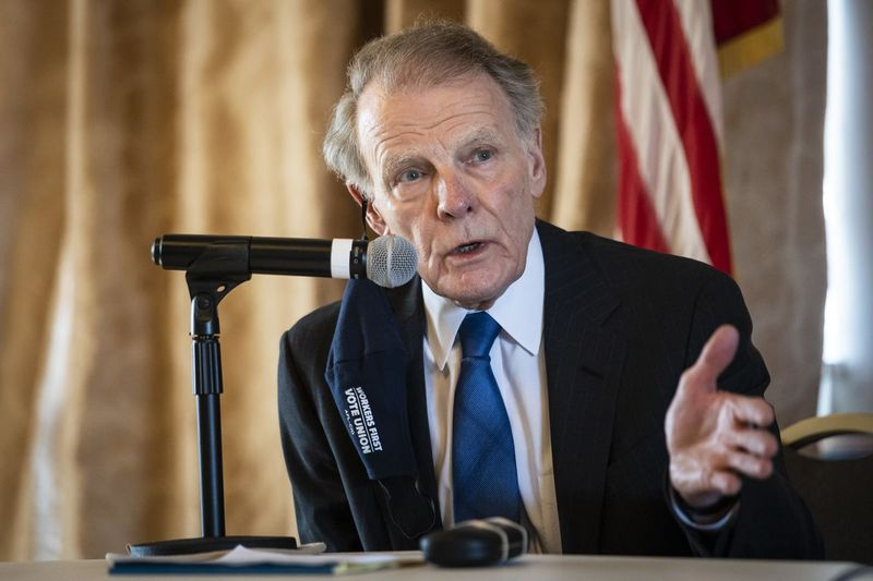 Bekas Speaker Dewan Michael Madigan bercakap semasa pendengaran jawatankuasa di Southwest Side pada hari Khamis.
