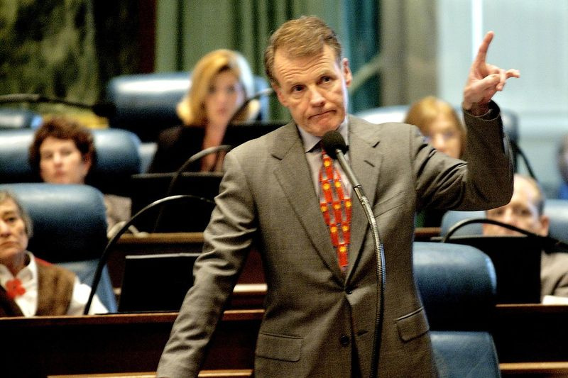Speaker Rumah Illinois Michael Madigan, D-Chicago, di tingkat Dewan di Capitol di Springfield pada tahun 2003.