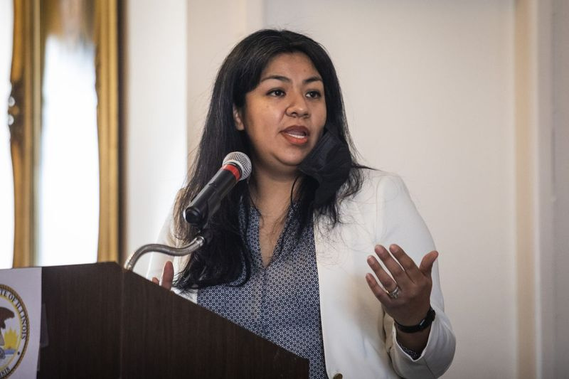 Angelica Guerrero-Cuellar membentangkan kelayakannya untuk kerusi Dewan bekas Rep. Michael Madigan Ahad.