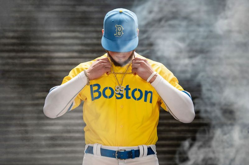 „Red Sox“ atskleidė naujas alternatyvias uniformas, kurias jie vilkės balandžio 17 ir 18 d., kai susidurs su „White Sox“.