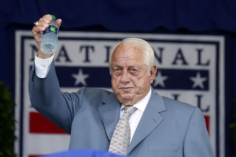 O empresário do Hall da Fama dos Dodgers, Tommy Lasorda, morreu aos 93 anos.