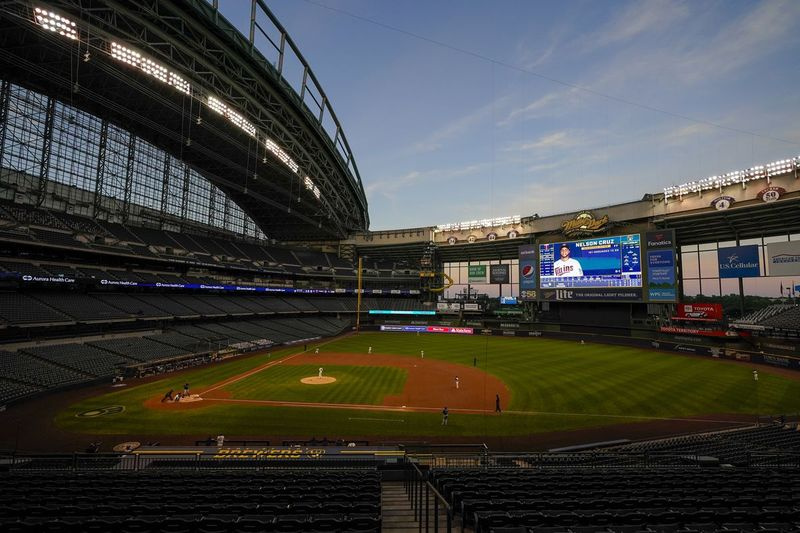 Brewers dan Reds tidak akan bermain pada hari Rabu di Miller Park untuk membantah penembakan Jacob Blake.