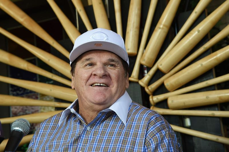 Pete Rose habla con los medios después de que se mantuviera la prohibición de por vida