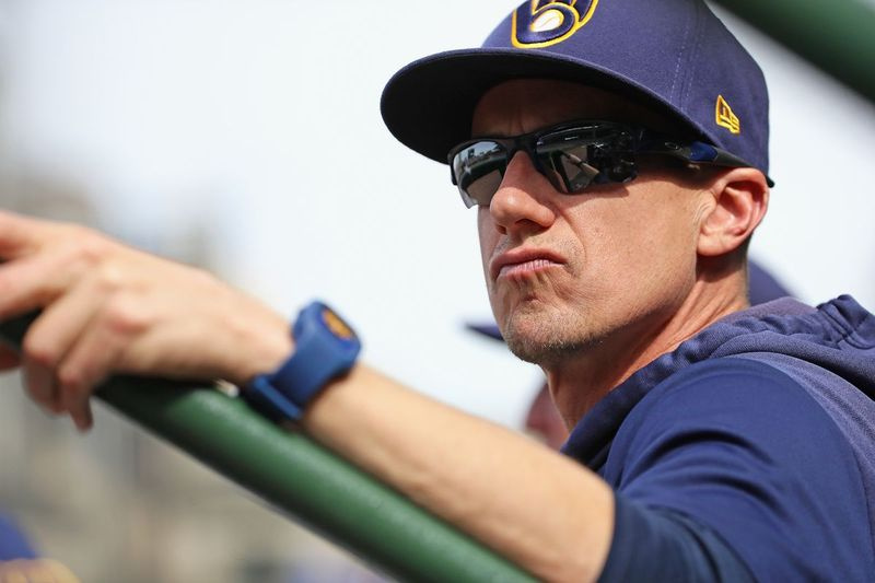 Brewers predĺžili zmluvu manažéra Craiga Counsella do sezóny 2023.