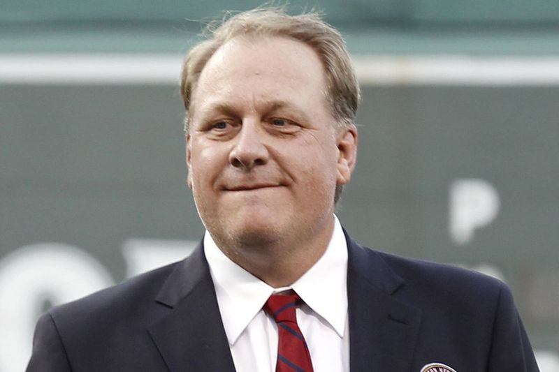 Napriek jeho námietkam Asociácia amerických spisovateľov baseballu tvrdí, že Curt Schilling musí zostať na budúcoročnom hlasovaní v Sieni slávy.