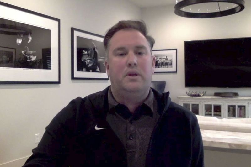 Fyret New York Mets general manager Jared Porter blev suspenderet af Major League Baseball baseball gennem mindst slutningen af ​​den regulære sæson i 2022 efter en undersøgelse, der begyndte efter en rapport om, at han sendte seksuelt eksplicitte tekstbeskeder og billeder til en kvindelig reporter i 2016, mens han arbejdede for Cubs.