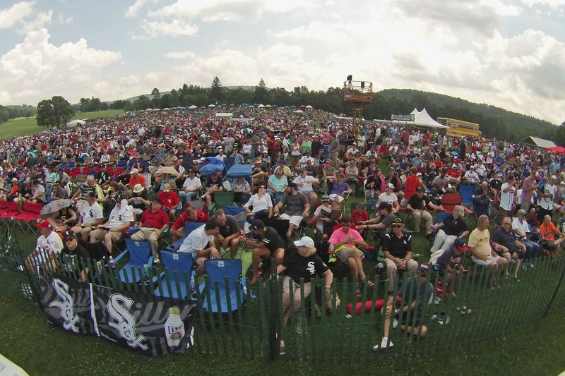 El Salón de la Fama del Béisbol planificará la capacidad total para el área de asientos en el césped en la ceremonia de inducción de este año.