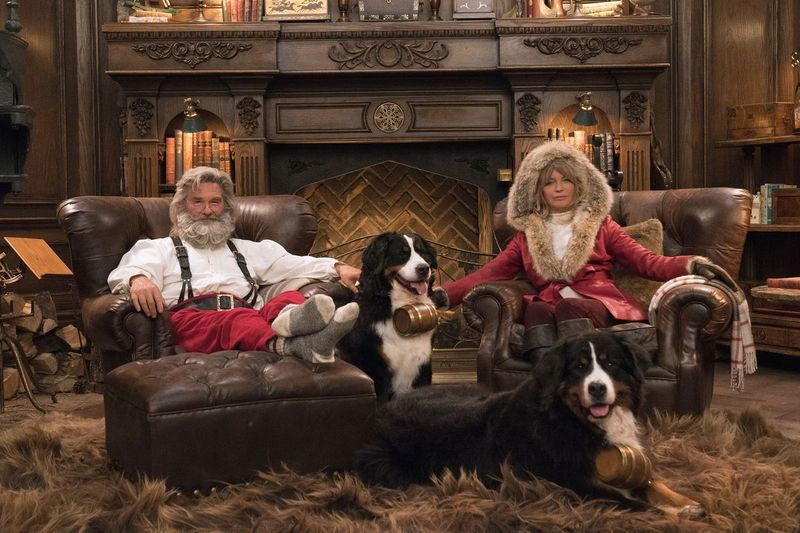 Kurt Russell i Goldie Hawn występują w świątecznym filmie Kroniki bożonarodzeniowe: część druga, teraz transmitowanym na Netflix.