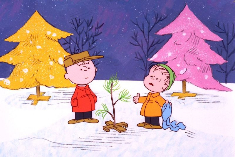 Charlie Brown och Linus dyker upp i en scen från A Charlie Brown Christmas, en tv-special baserad på serieserien Peanuts av Charles M. Schulz.